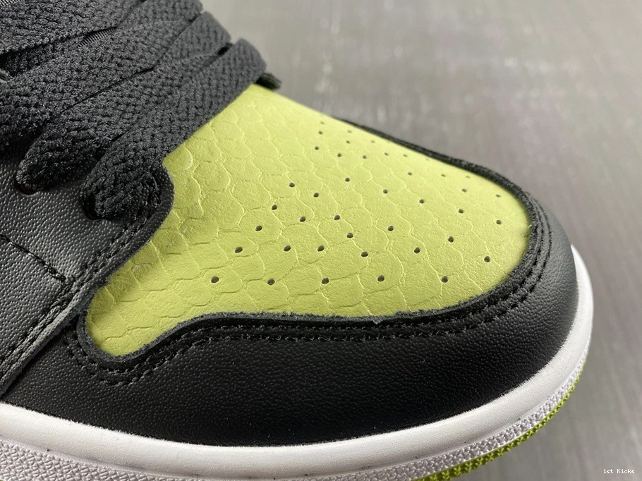 Green (W) Jordan Low Snakeskin - Vivid DX4446-301 1 1020